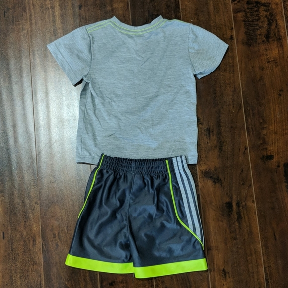 Boys Adidas outfit - Picture 2 of 2